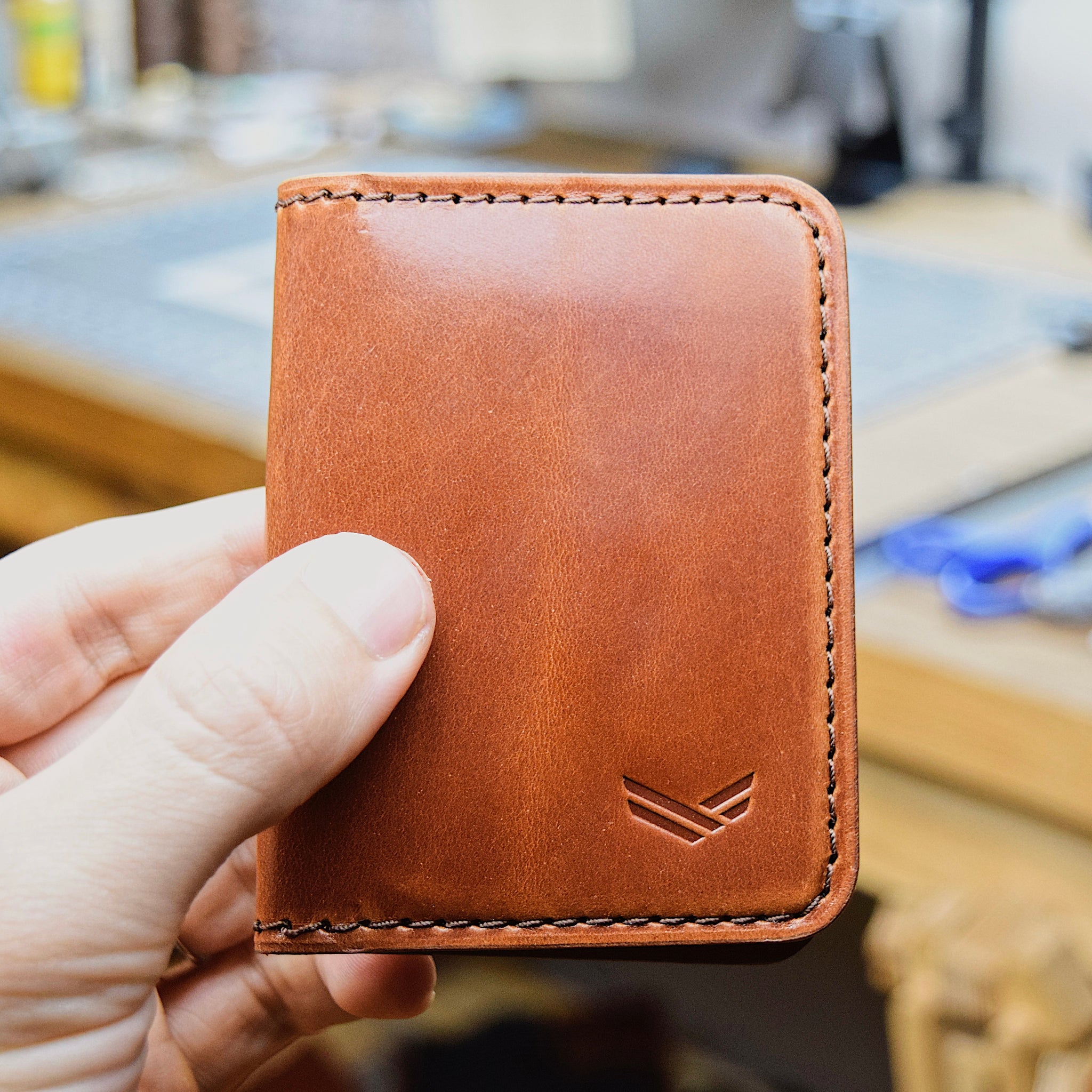 モルダバイト ID Vertical Bifold – MorrisonMade Leather